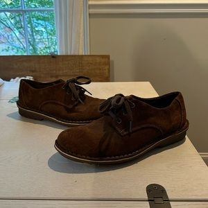 Dark brown Clarks. Size 9. Great condition!